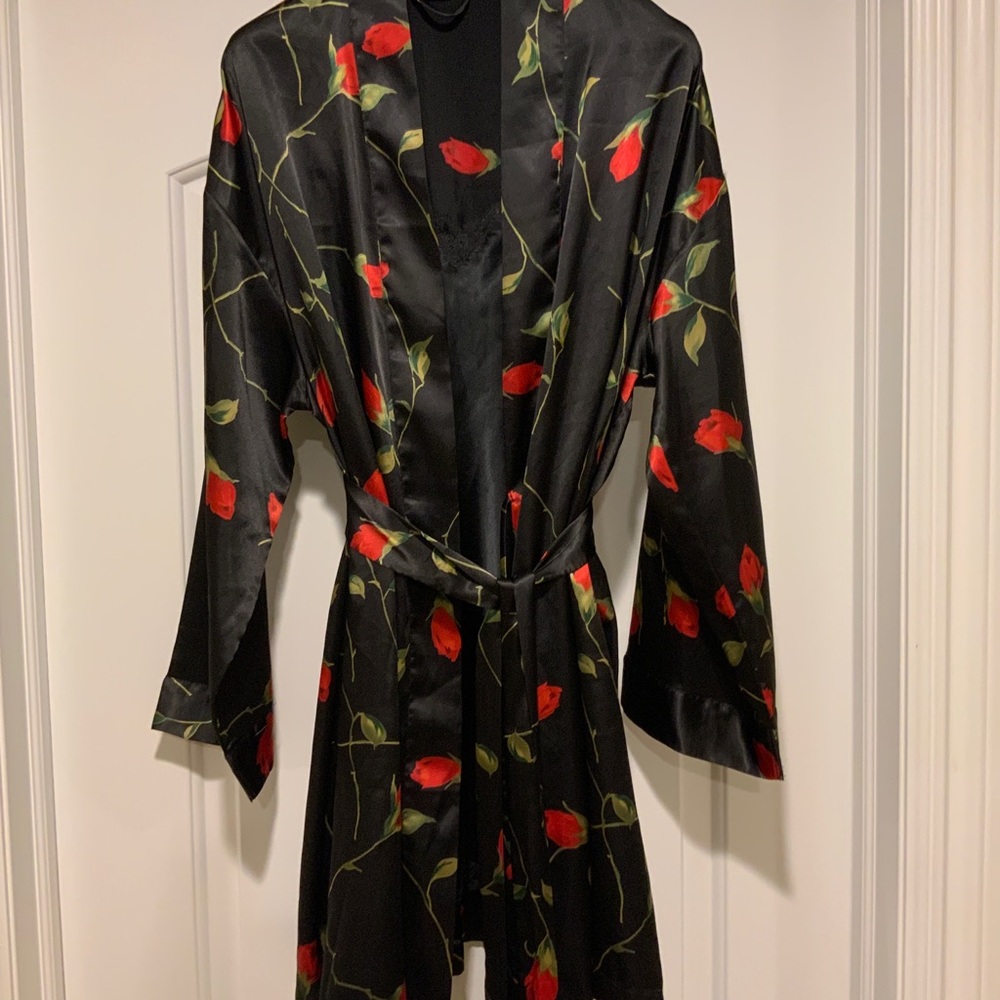 Floral Satin Kimono Robe - Black with Red Roses